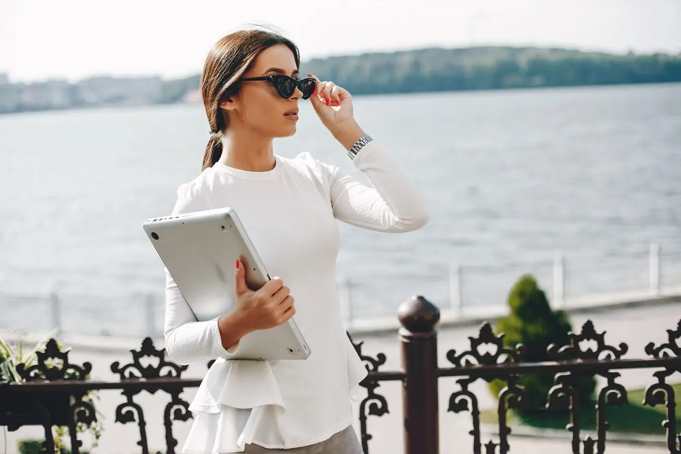 Sophisticated businesswoman in a city during summer.